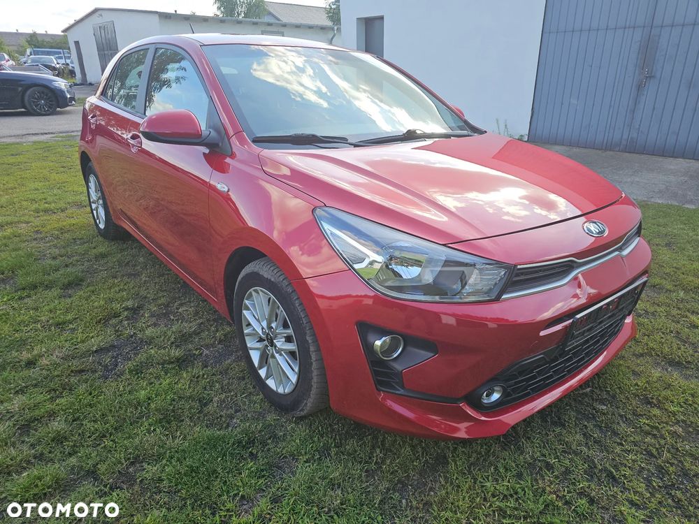 Kia Rio 1.2 L - 12