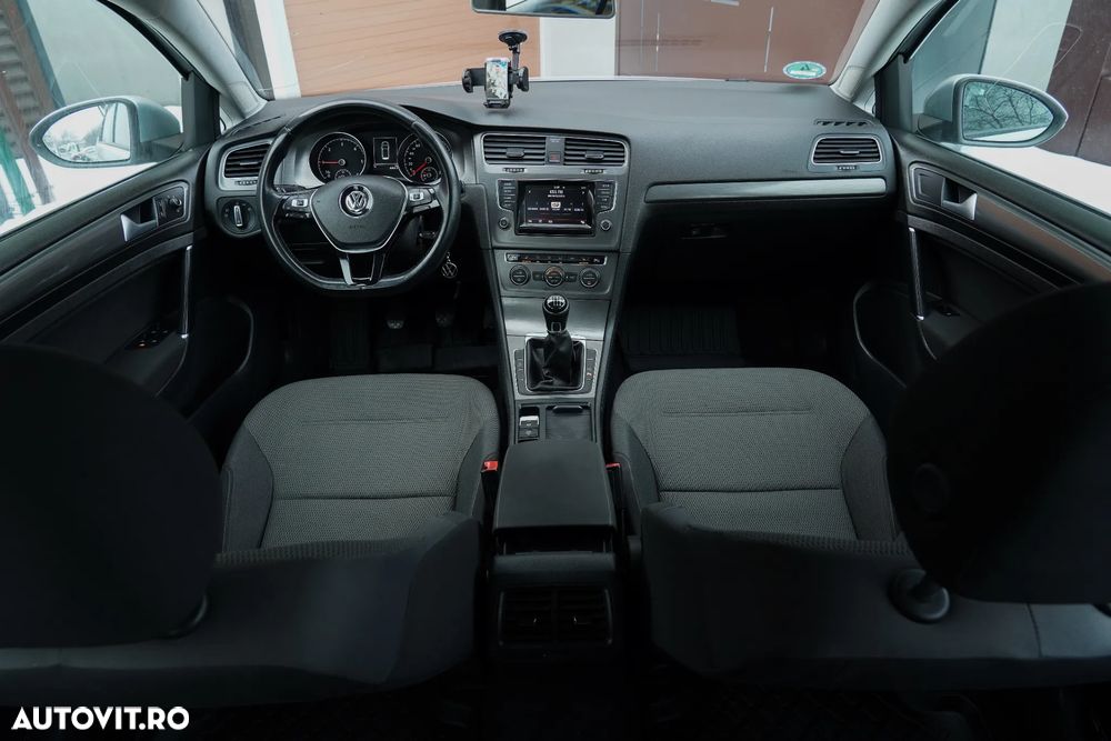 Volkswagen Golf - 10