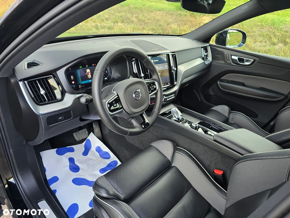 Volvo XC 60 B5 B AWD Plus Dark - 22
