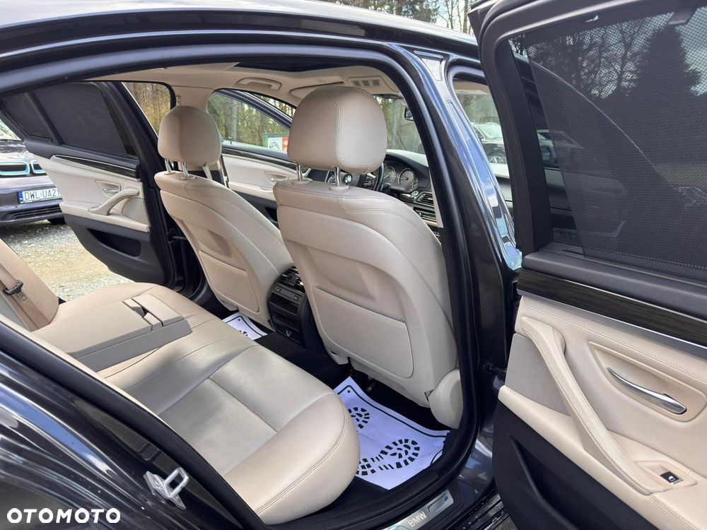 BMW Seria 5 528i xDrive Sport-Aut Luxury Line - 13
