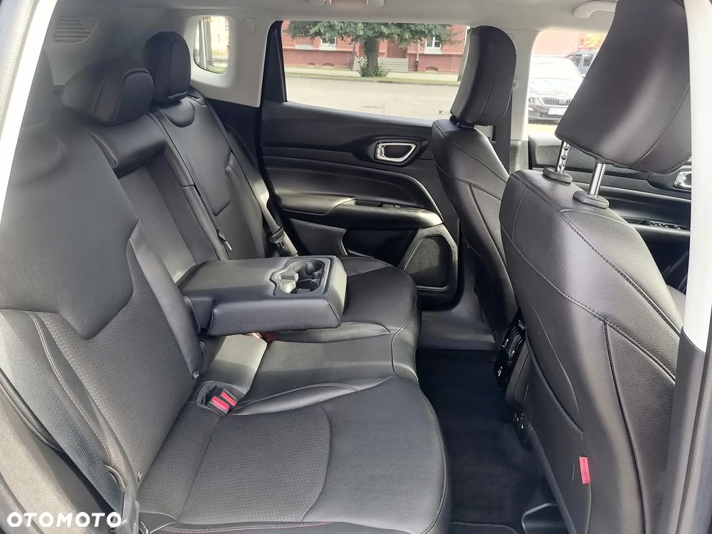 Jeep Compass - 36