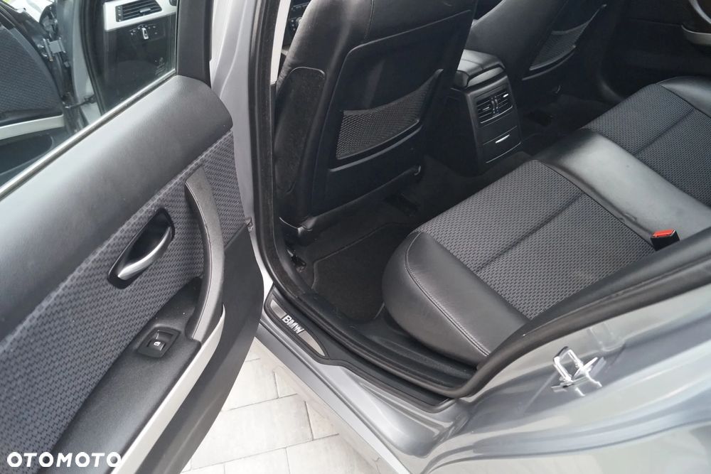 BMW Seria 3 325i - 10