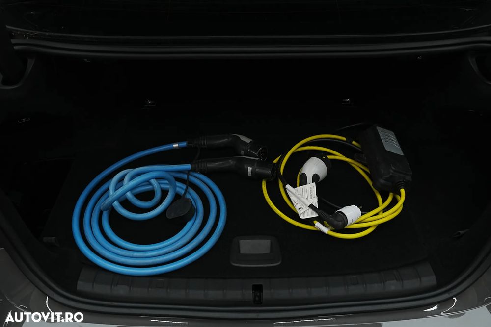 BMW Seria 5 530e Aut. M Sport Edition - 36