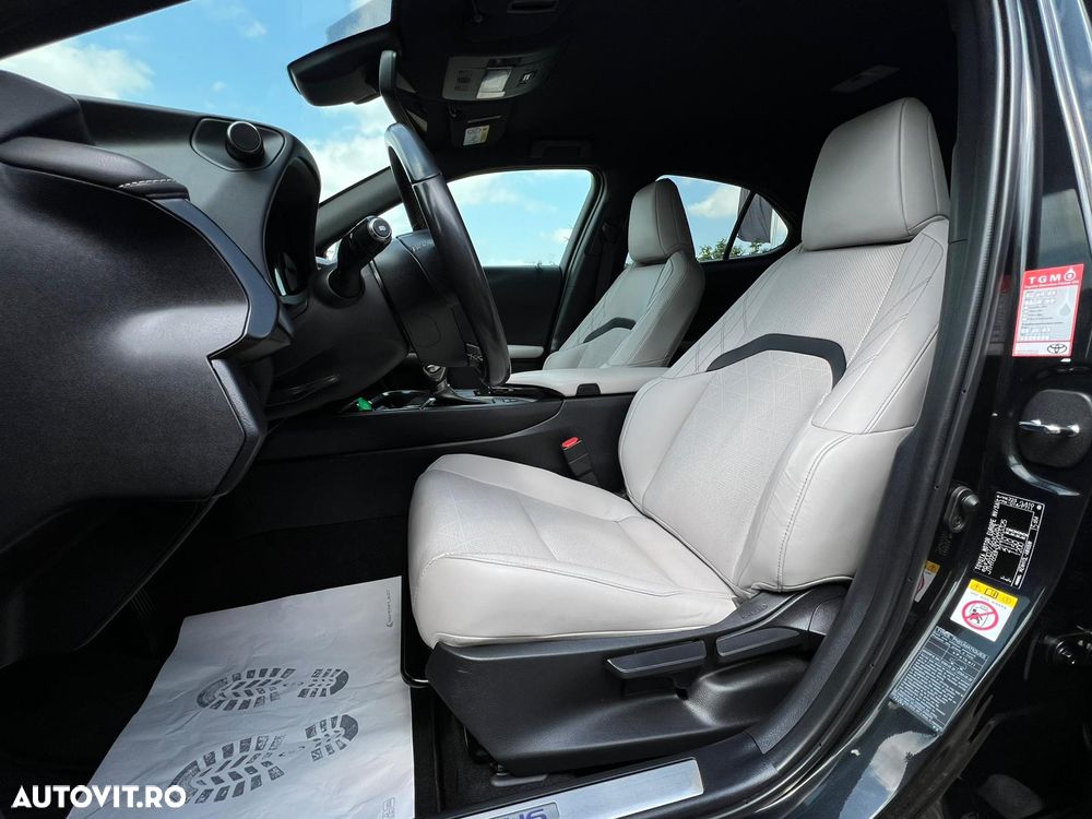 Lexus UX 250h Luxury Line - 11