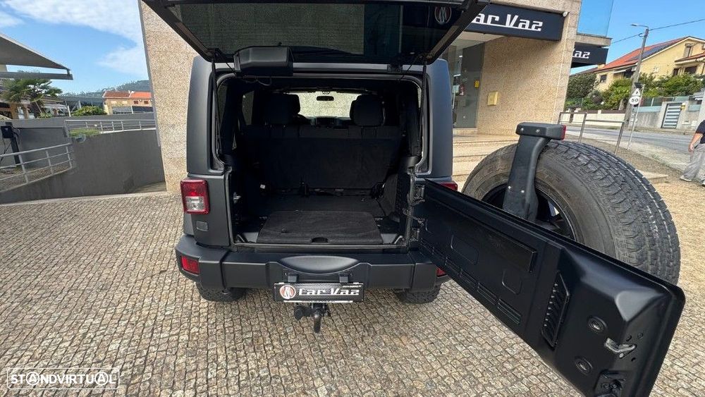 Jeep Wrangler Unlimited 2.8 CRD Auto Sport - 21