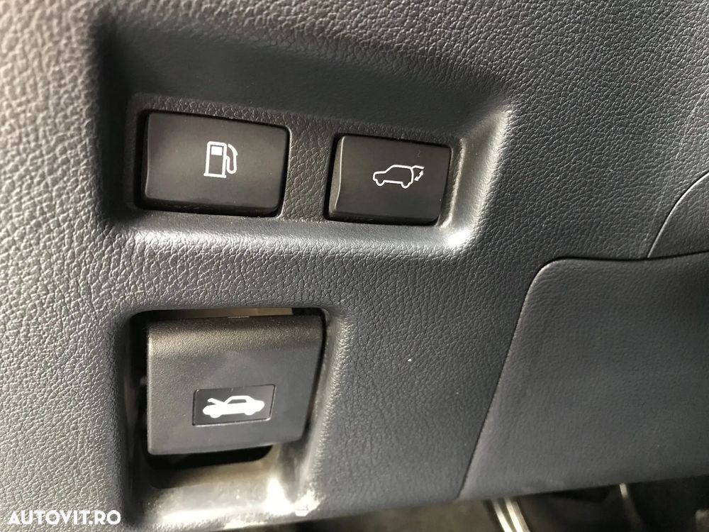 Lexus UX 250h (E-FOUR) Business Edition - 26