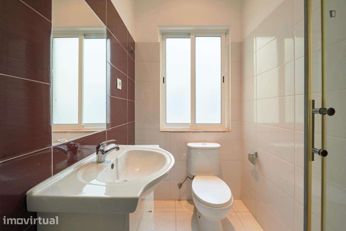 Quarto - localizado em Alameda Lisbon - Grande imagem: 4/26