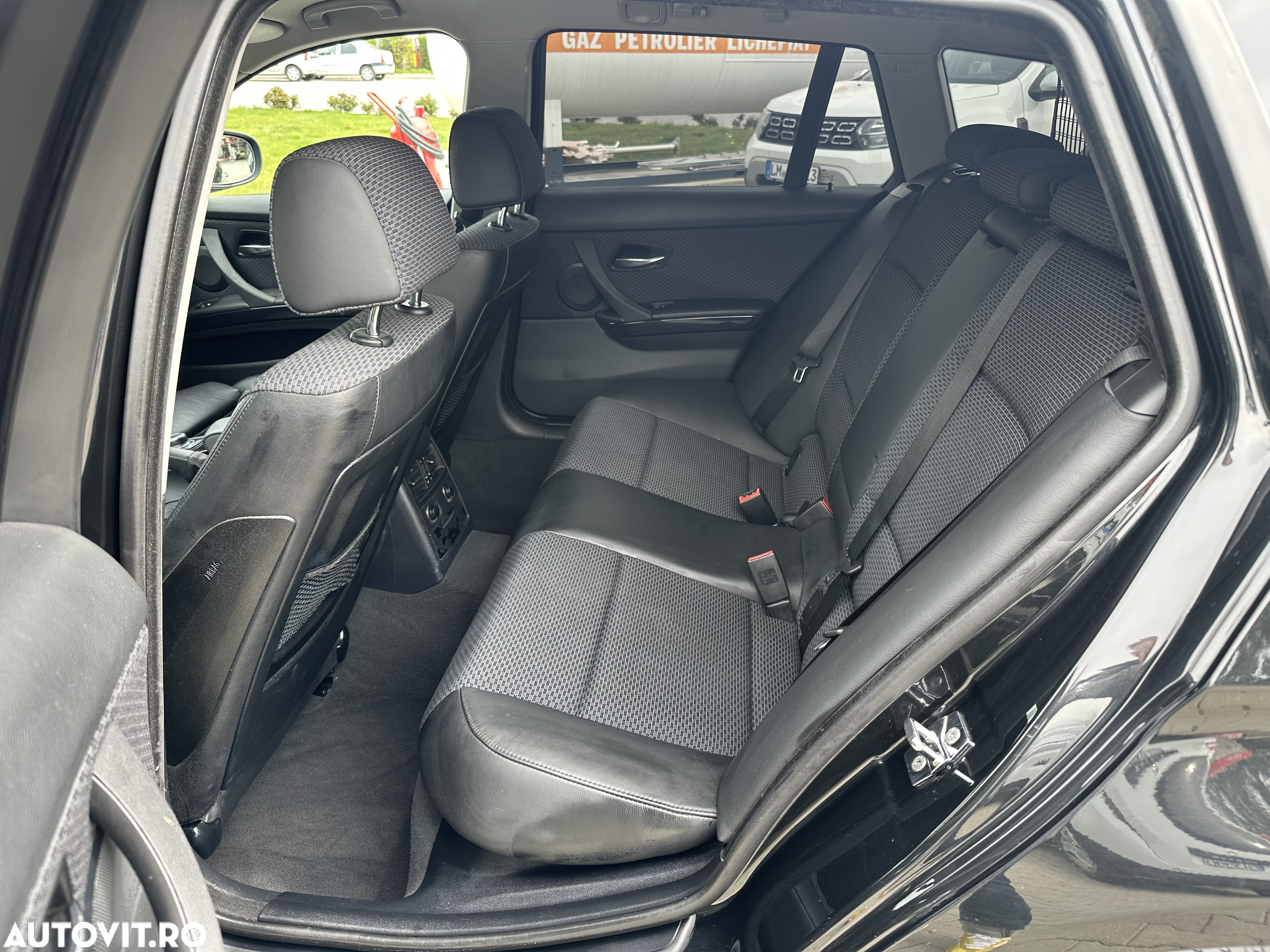 BMW Seria 3 320d xDrive DPF Touring - 12