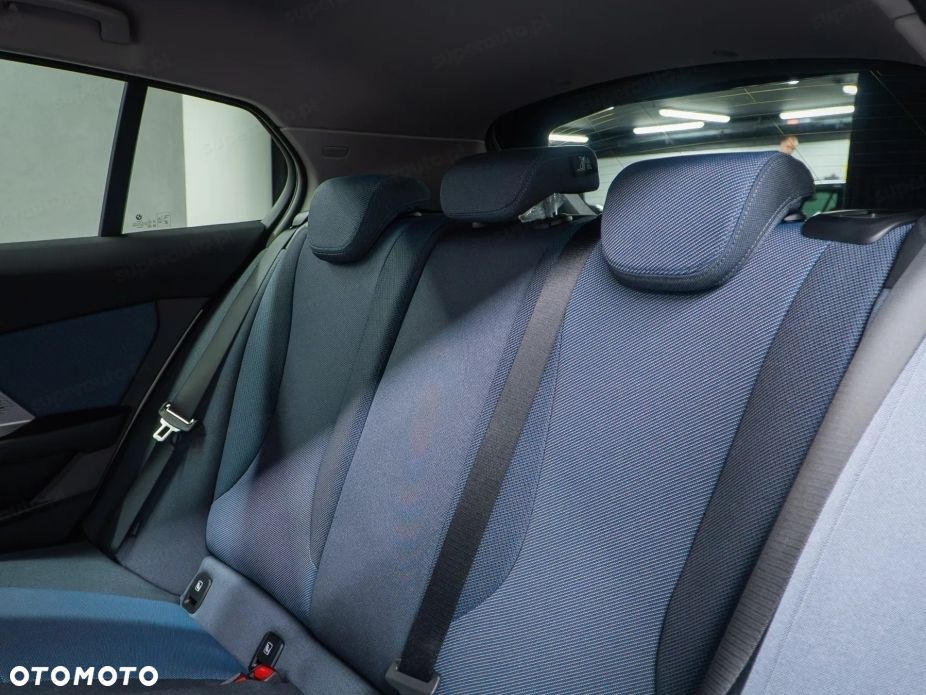 BMW Seria 1 120 mHEV - 16
