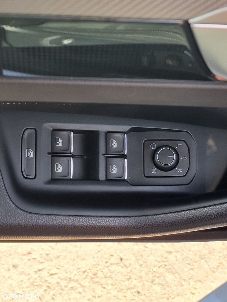 Volkswagen Arteon 2.0 TDI R-Line DSG - 22