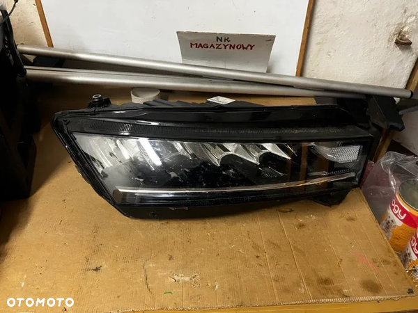 Skoda Octavia 4 Reflektor prawy LED 5E4941016