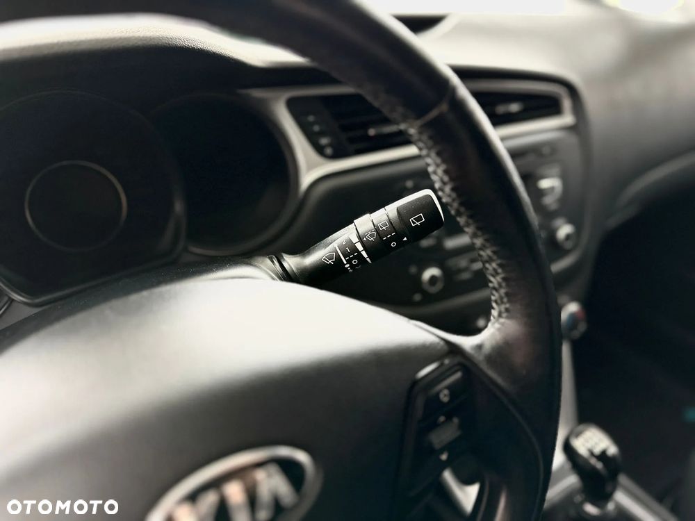 Kia Ceed 1.6 GDI SW Dream-Team Edition - 17