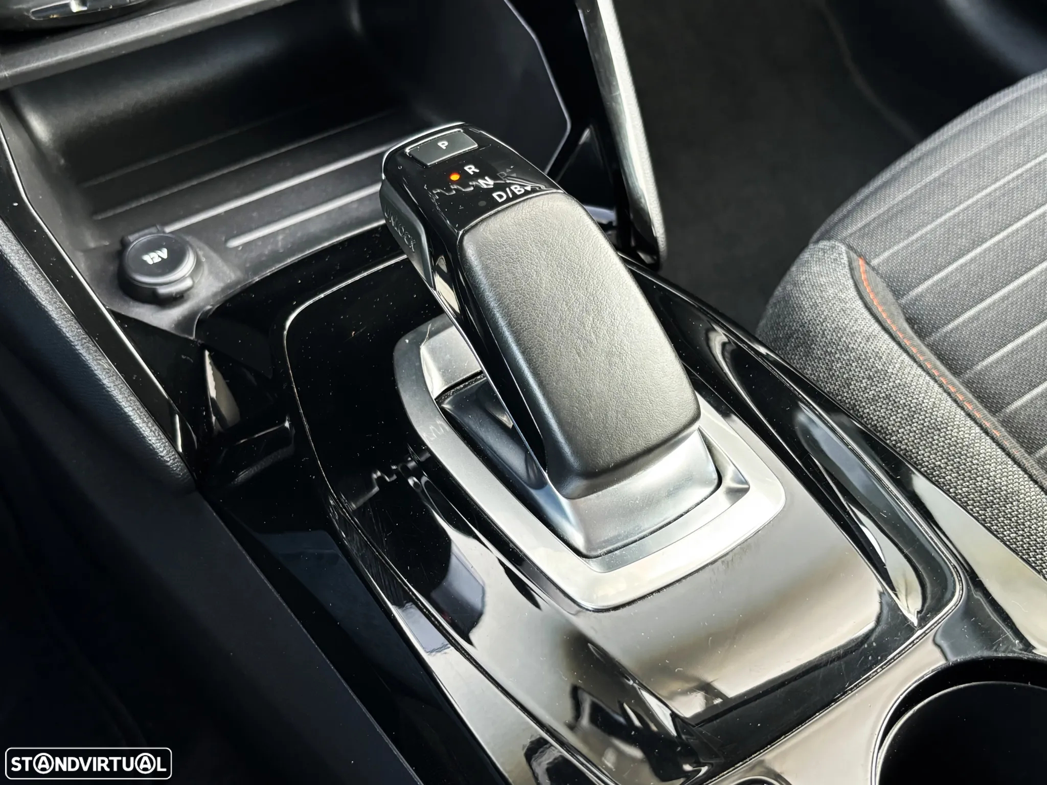 Peugeot e-208 50 kWh Active Pack - 37