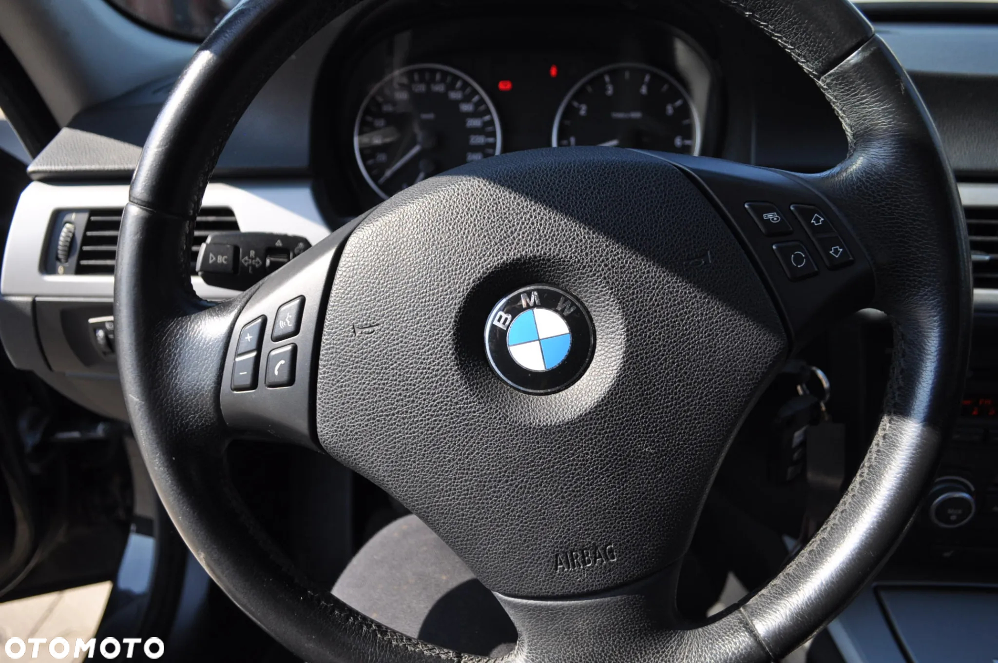 BMW Seria 3 318i Touring - 17