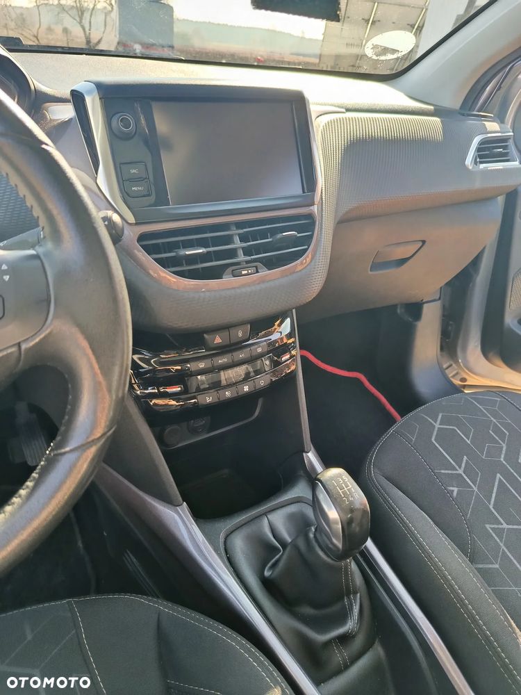 Peugeot 2008 1.2 Pure Tech Style S&S - 7