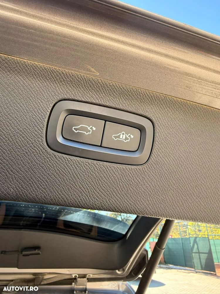 Volvo XC 90 - 30
