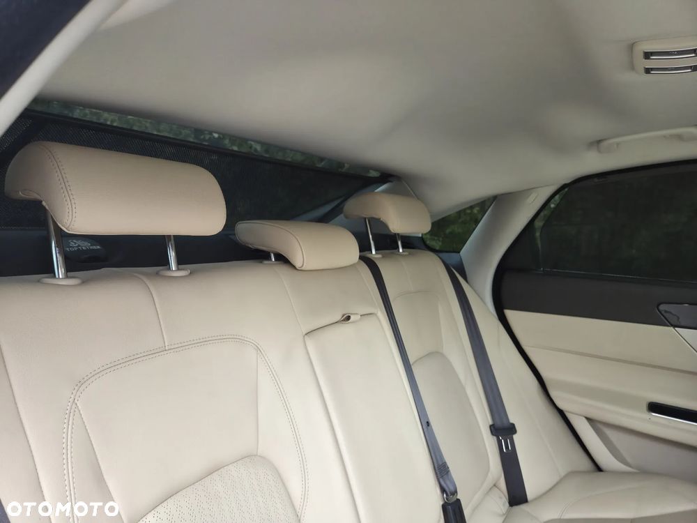 Jaguar XF 2.0 T Prestige - 18