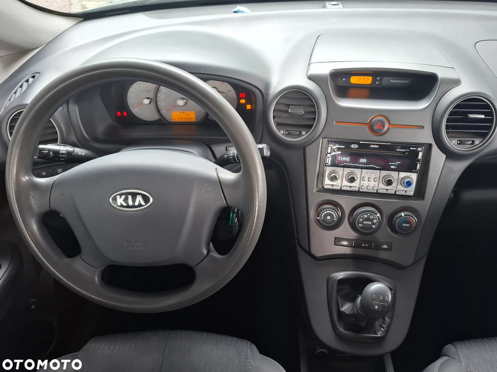 Kia Carens 2.0 EX - 24