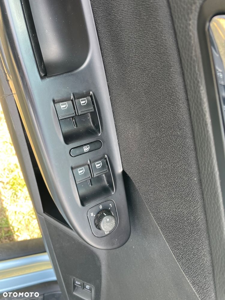 Volkswagen Passat 1.9 TDI DPF Trendline - 6