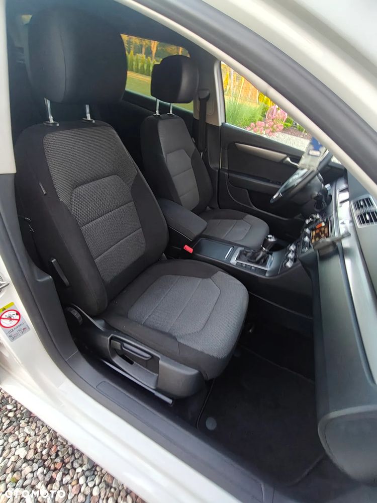 Volkswagen Passat - 10