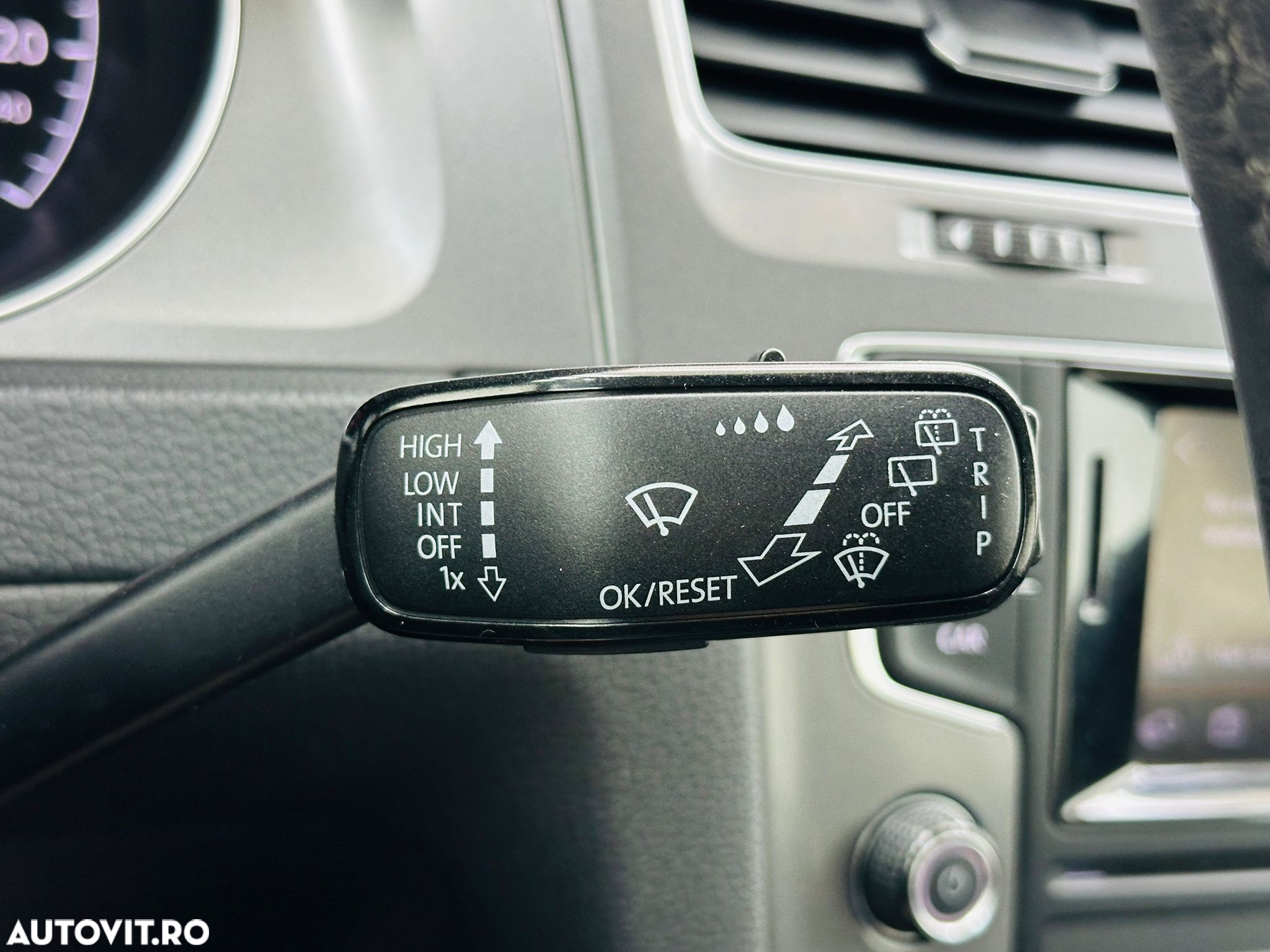 Volkswagen Golf - 32