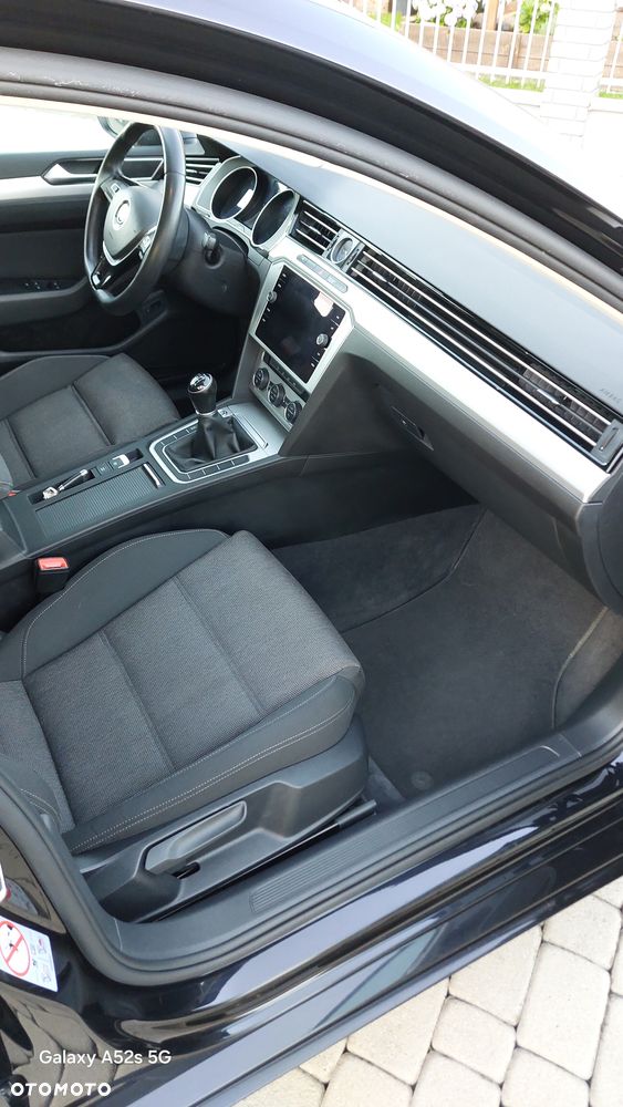 Volkswagen Passat 2.0 TDI SCR Comfortline - 29
