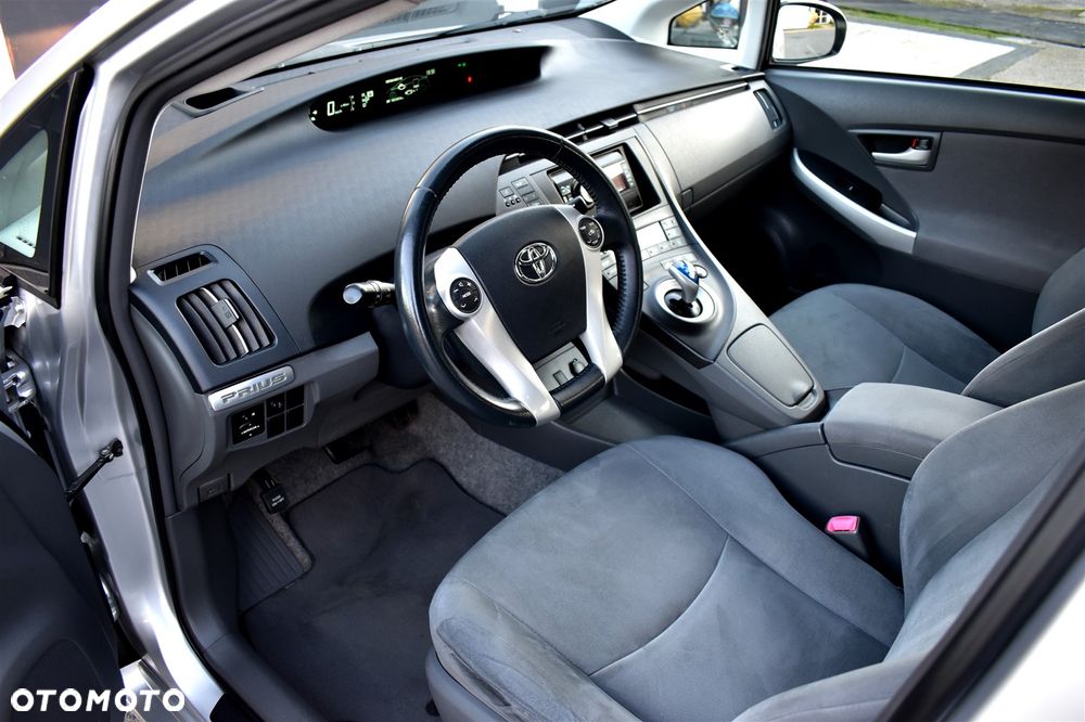 Toyota Prius (Hybrid) Executive - 10