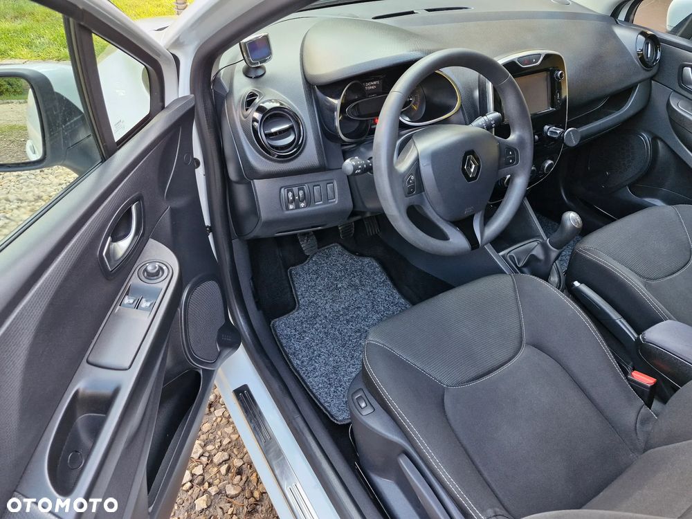 Renault Clio 1.2 16V 75 LIMITED - 15