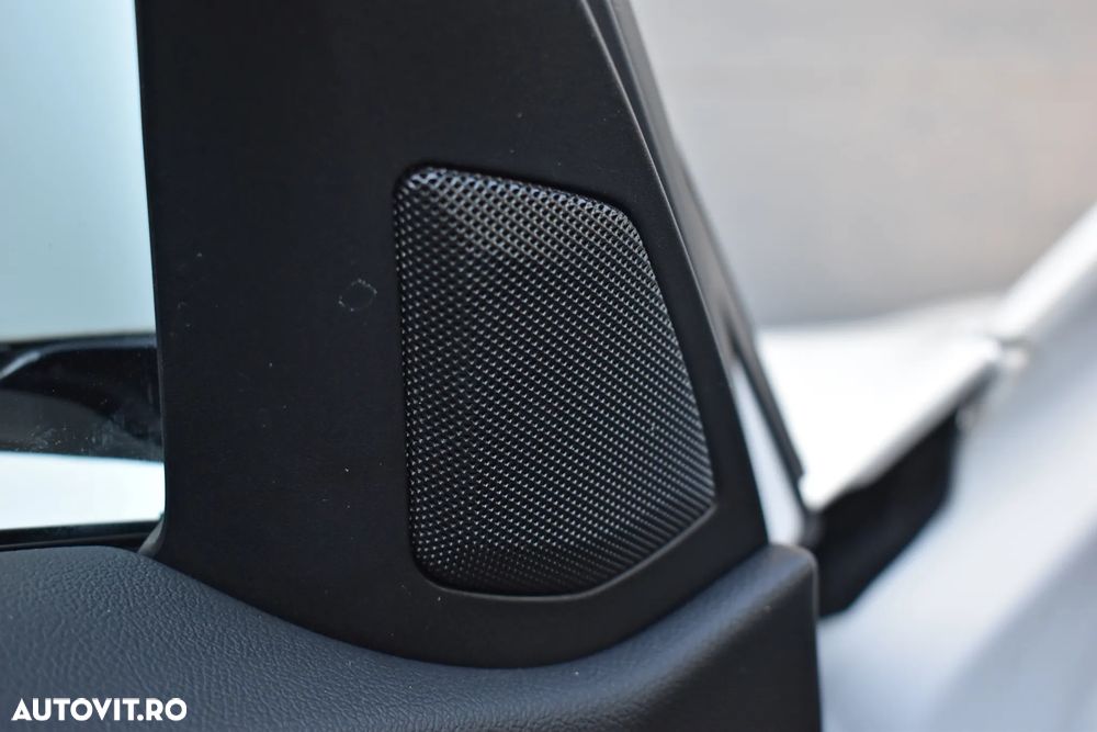 BMW Seria 3 330i Aut. Edition Luxury Line Purity - 34