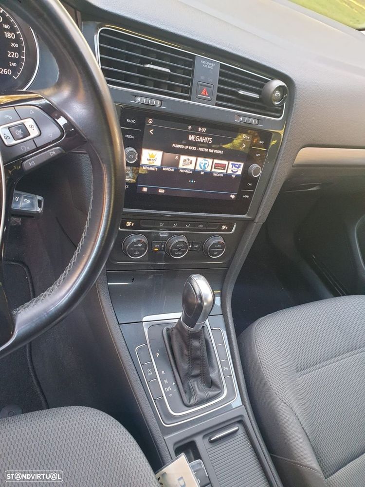 VW Golf Variant 1.6 TDi Confortline DSG - 17