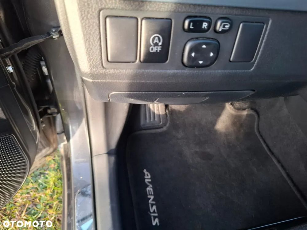 Toyota Avensis 2.0 D-4D Prestige - 30