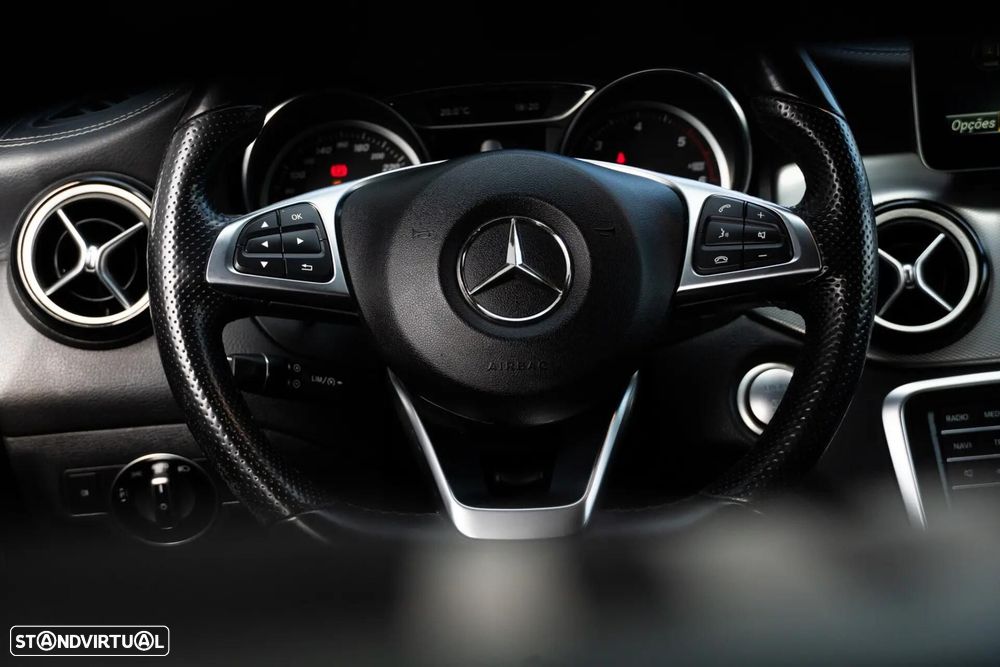Mercedes-Benz CLA 180 d Shooting Brake AMG Line - 13