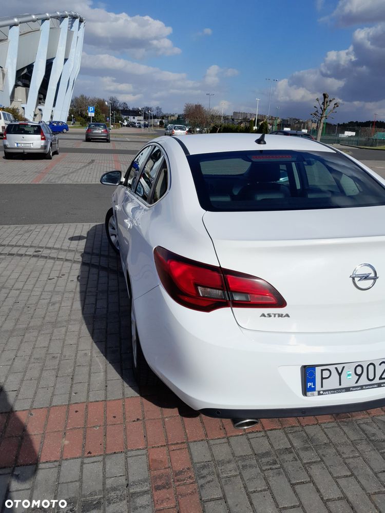 Opel Astra 1.4 T Business EU6 - 9