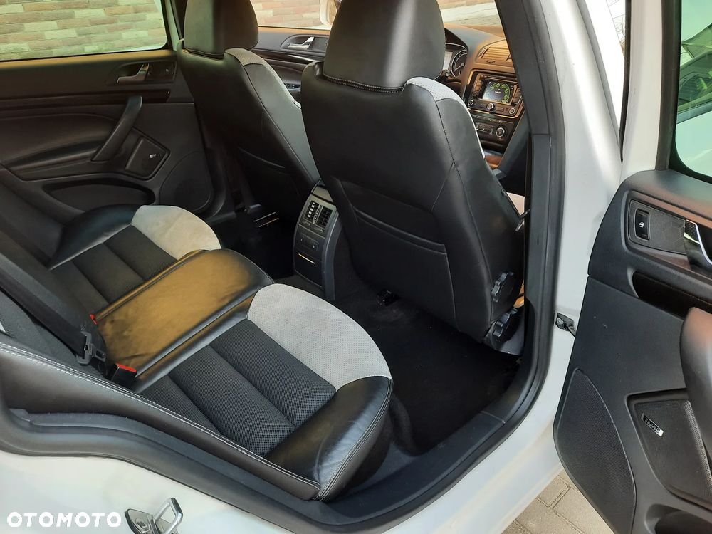 Skoda Octavia 2.0 TDI CR DPF RS - 16