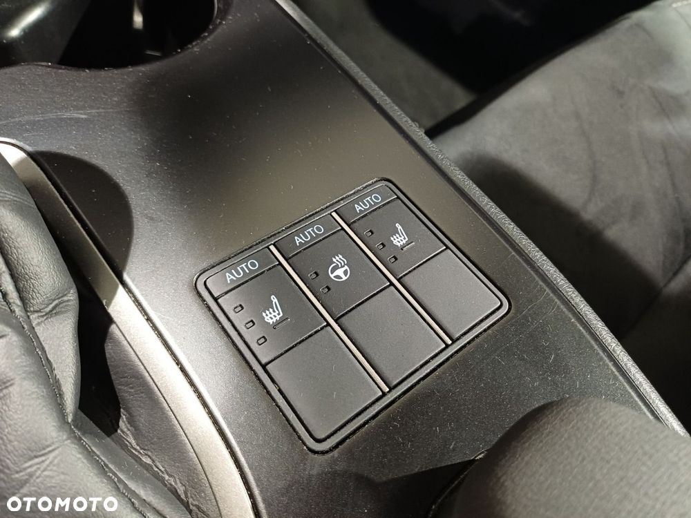 Lexus UX 250h GPF Business 2WD - 17