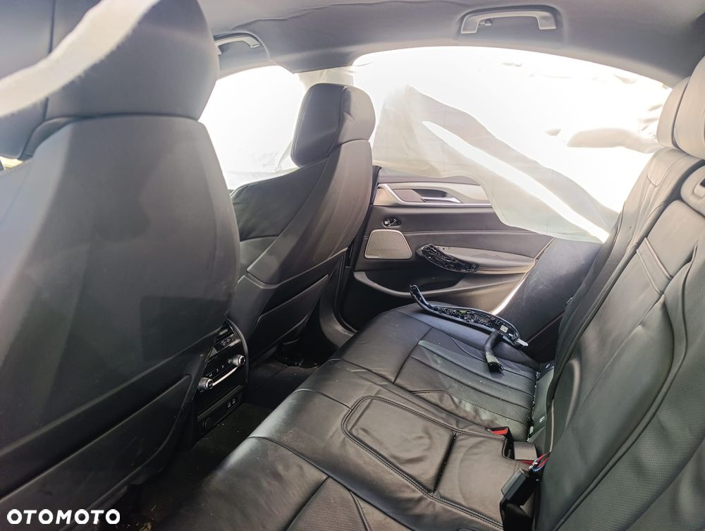 BMW M5 Competition - 9