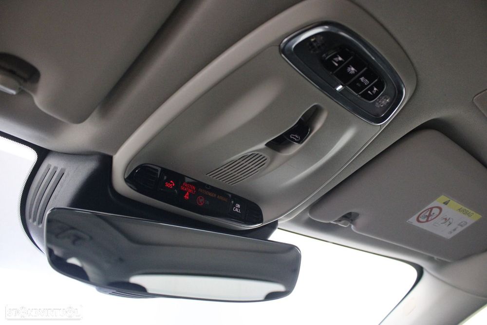 Volvo XC 60 2.0 T8 PHEV Momentum AWD — fotografia 25