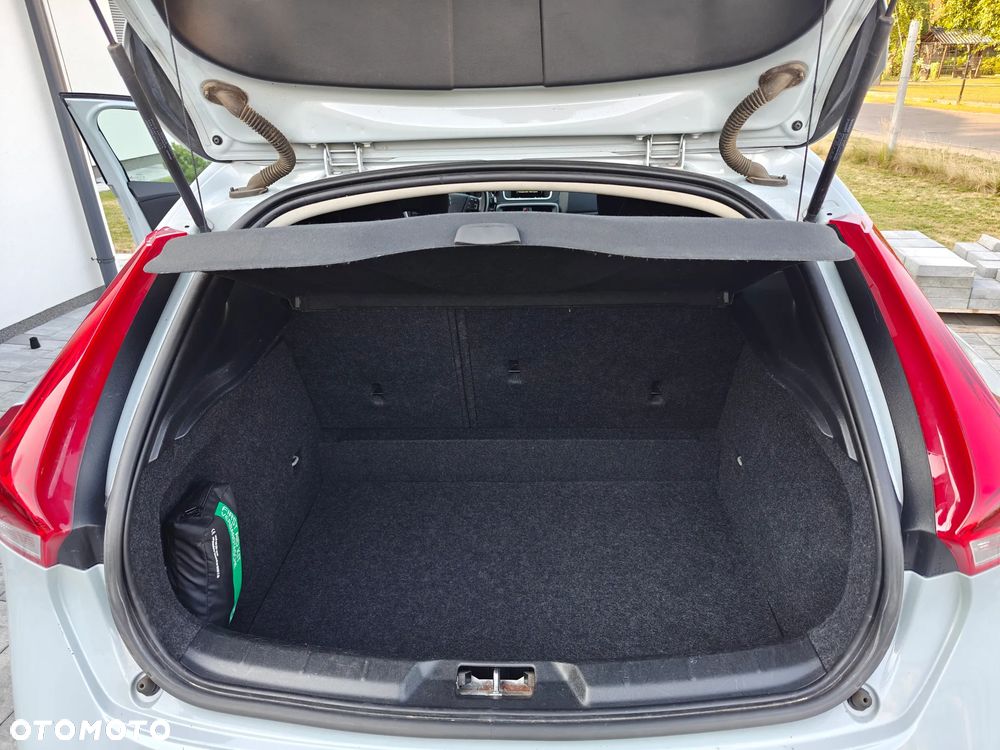 Volvo V40 D2 Drive-E Momentum - 19