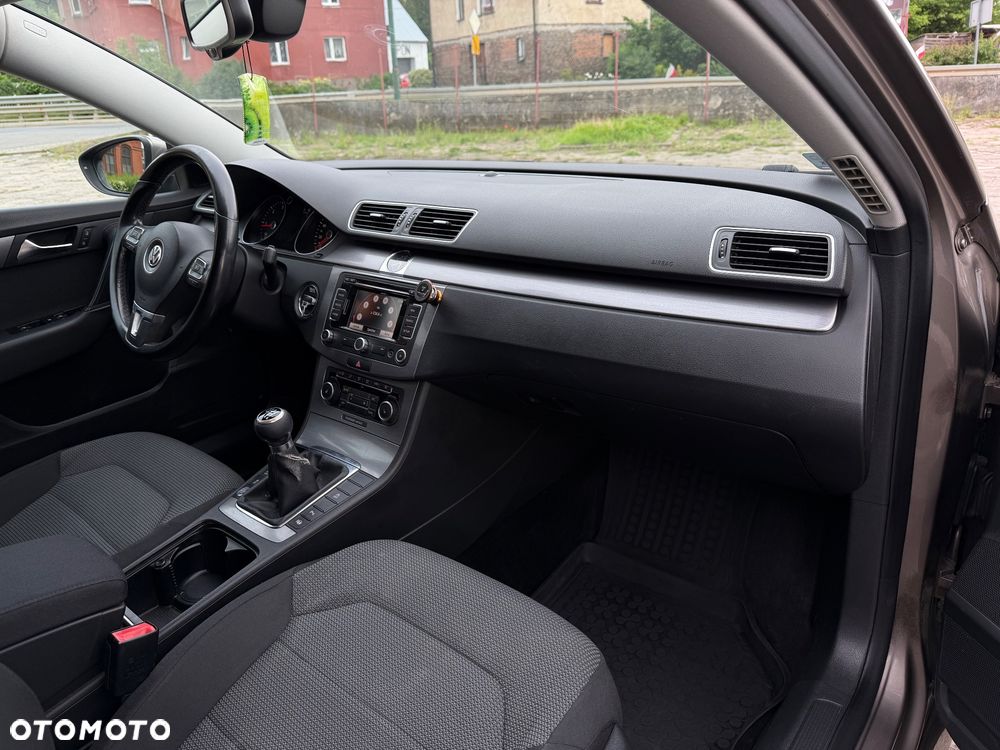 Volkswagen Passat 2.0 TDI DPF BlueMotion Technology Comfortline - 8