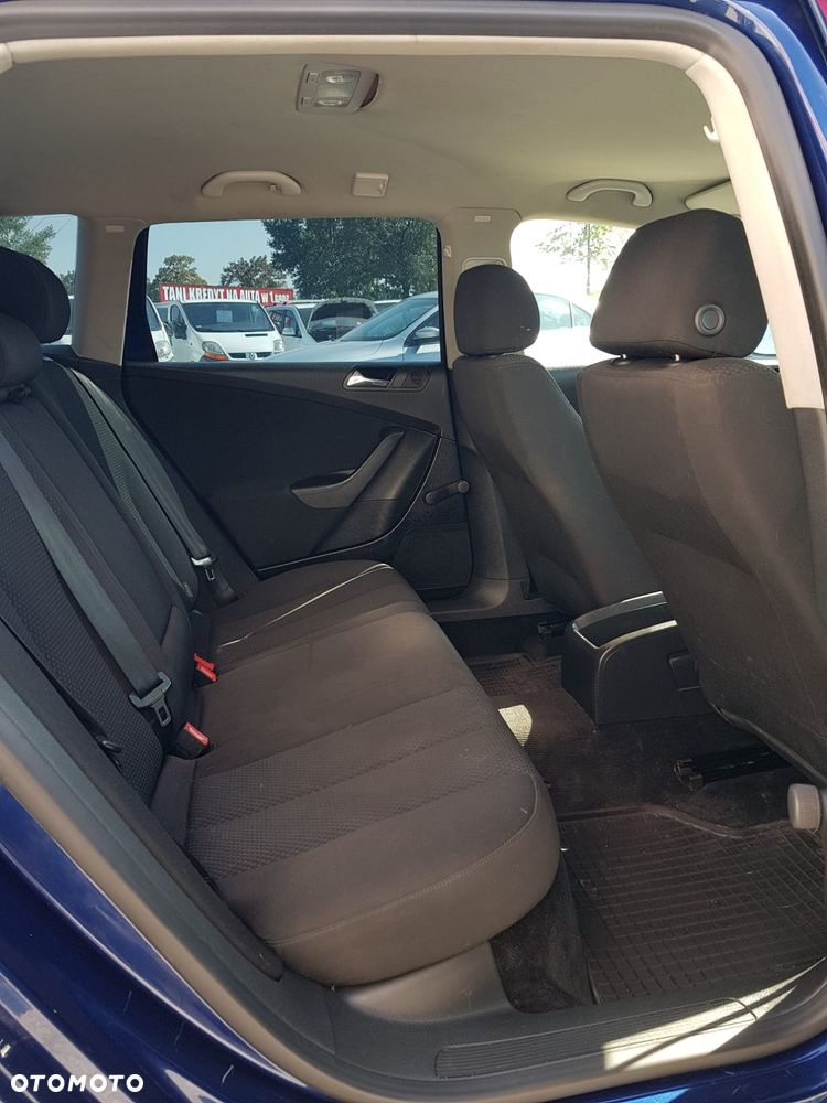 Volkswagen Passat 1.6 FSI Comfortline - 13