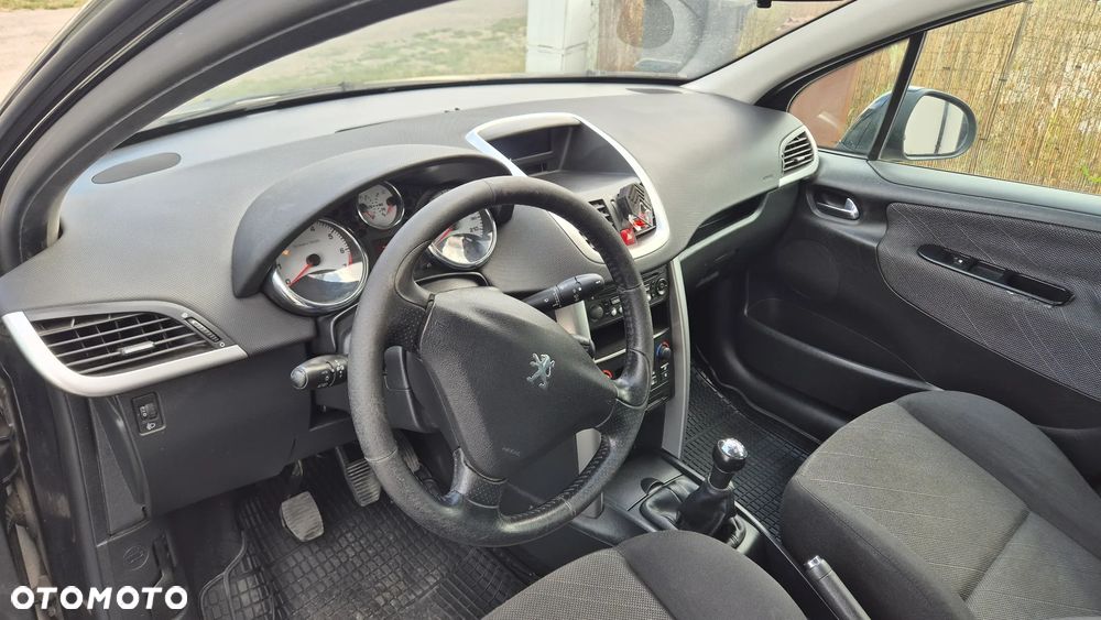 Peugeot 207 - 13