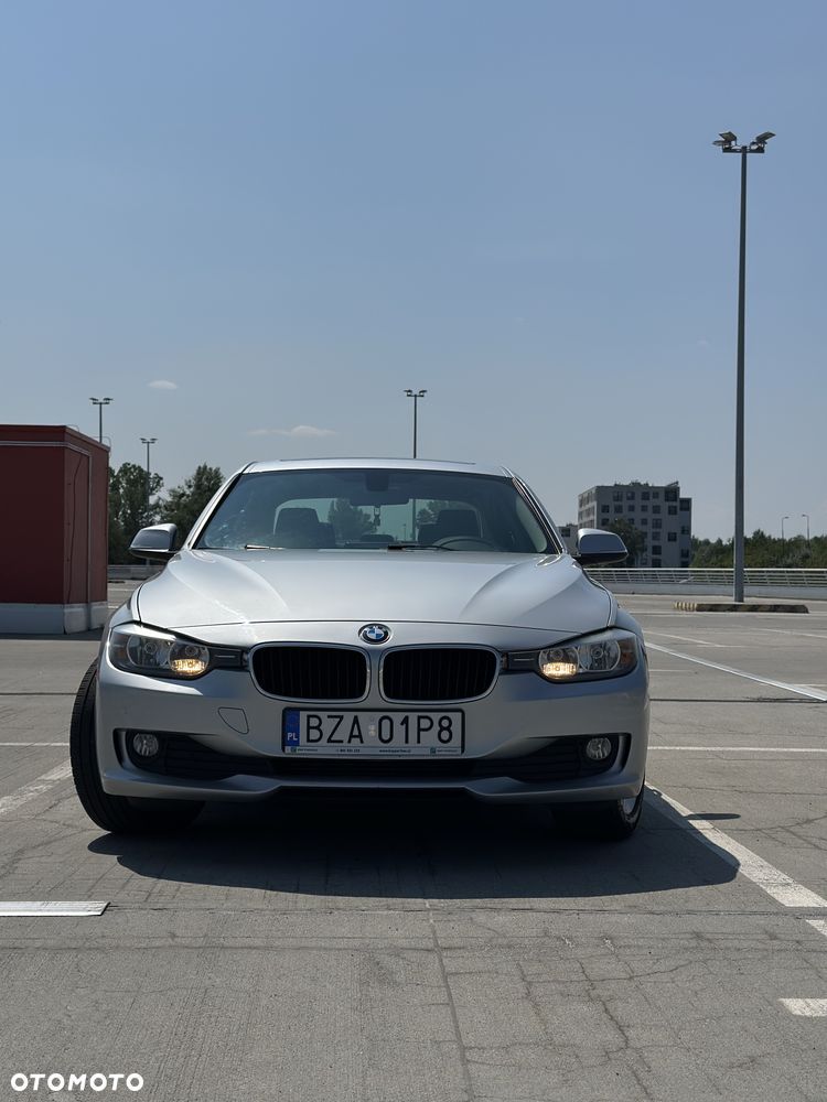 BMW Seria 3 320i - 8