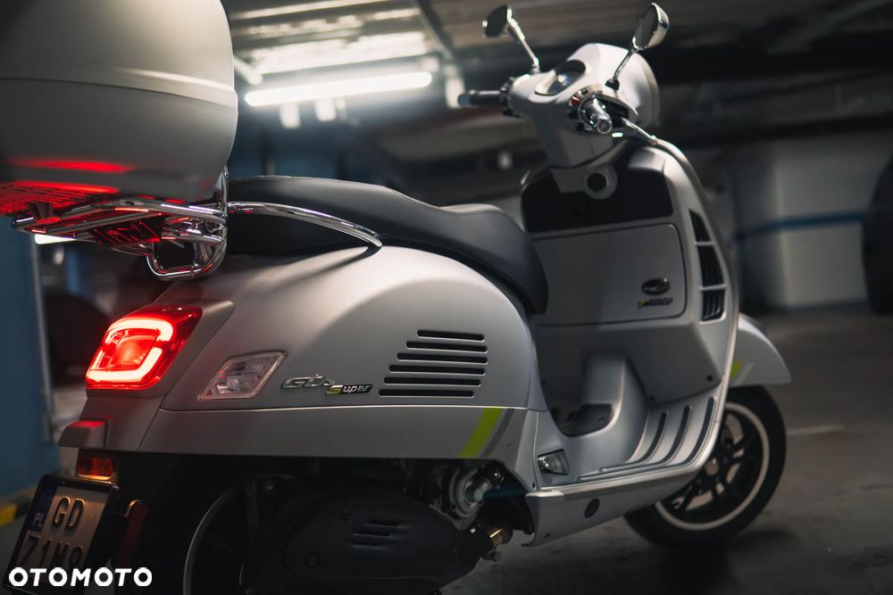 Vespa GTS - 9