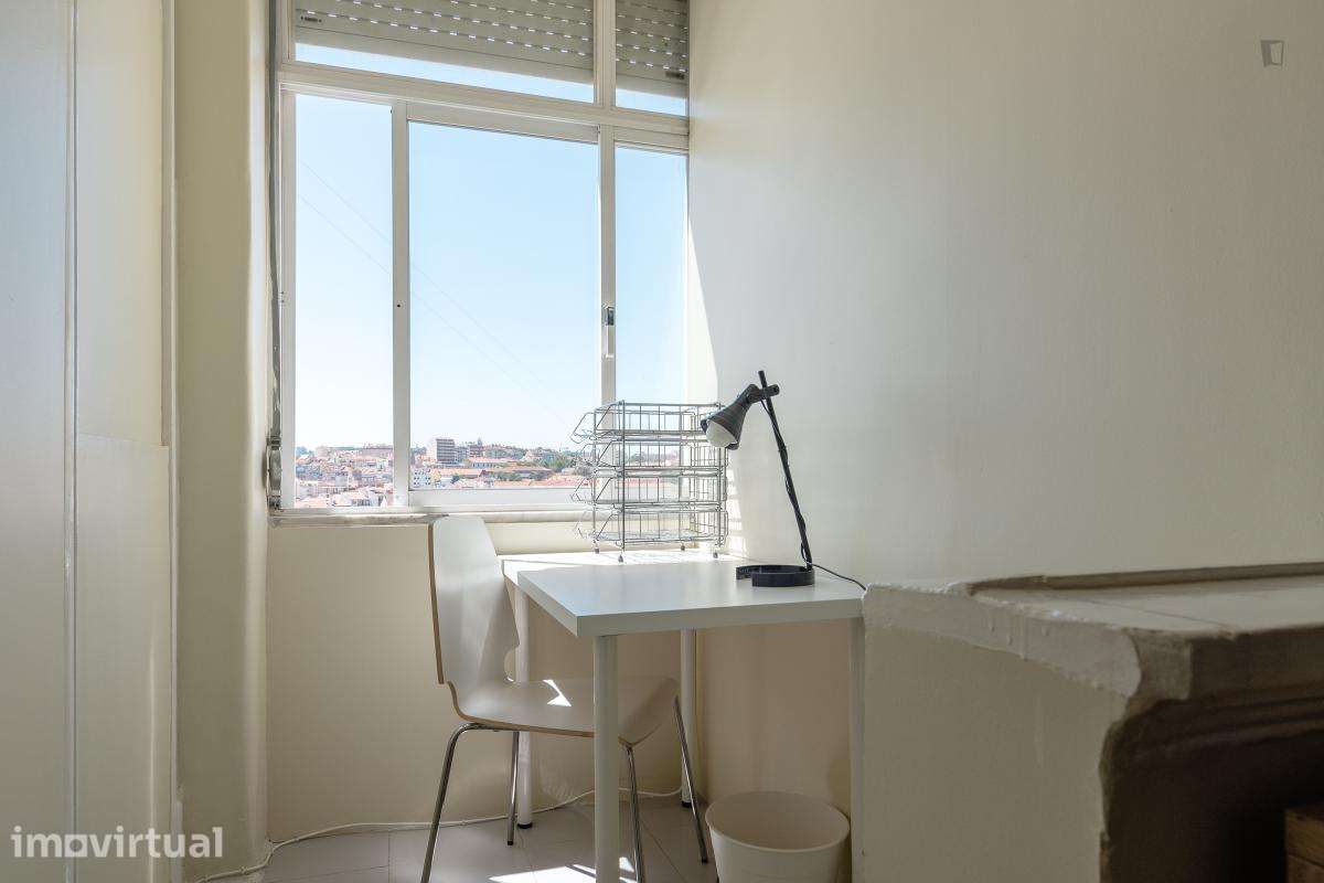 Quarto - localizado em Intendente Lisbon - Grande imagem: 4/19