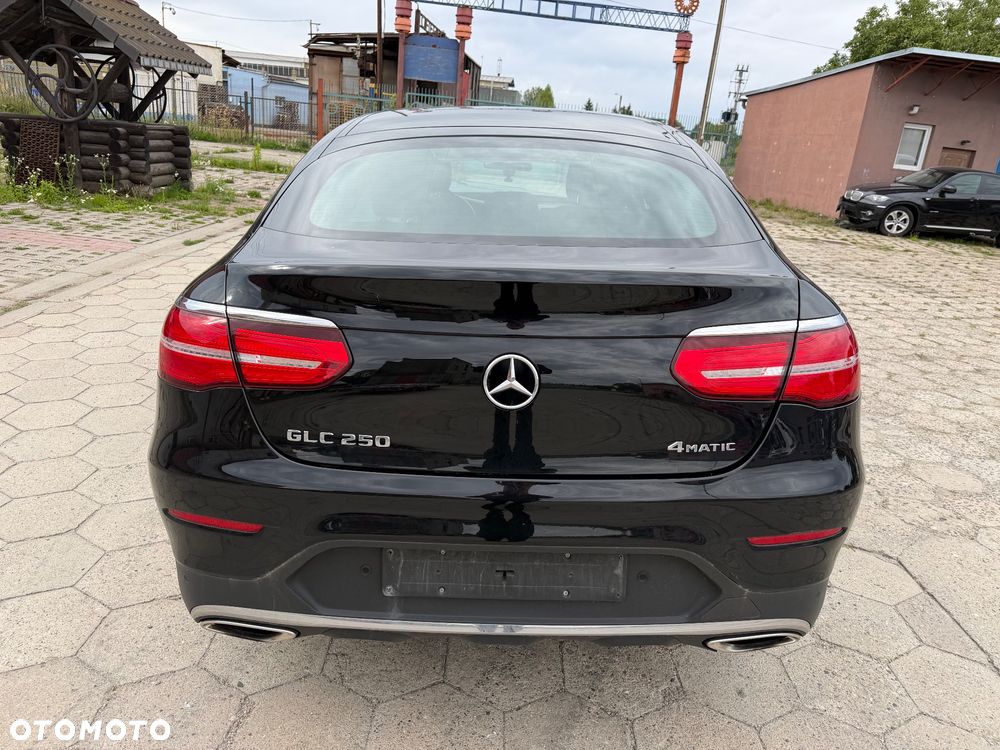 Mercedes-Benz GLC 250 4Matic 9G-TRONIC AMG Line - 4