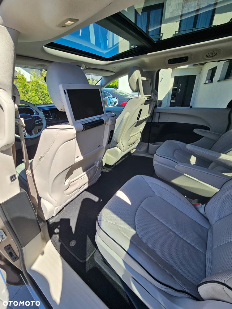 Chrysler Pacifica - 11