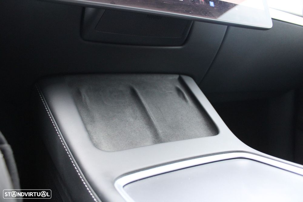 Tesla Model Y Long Range Dual Motor AWD - 33