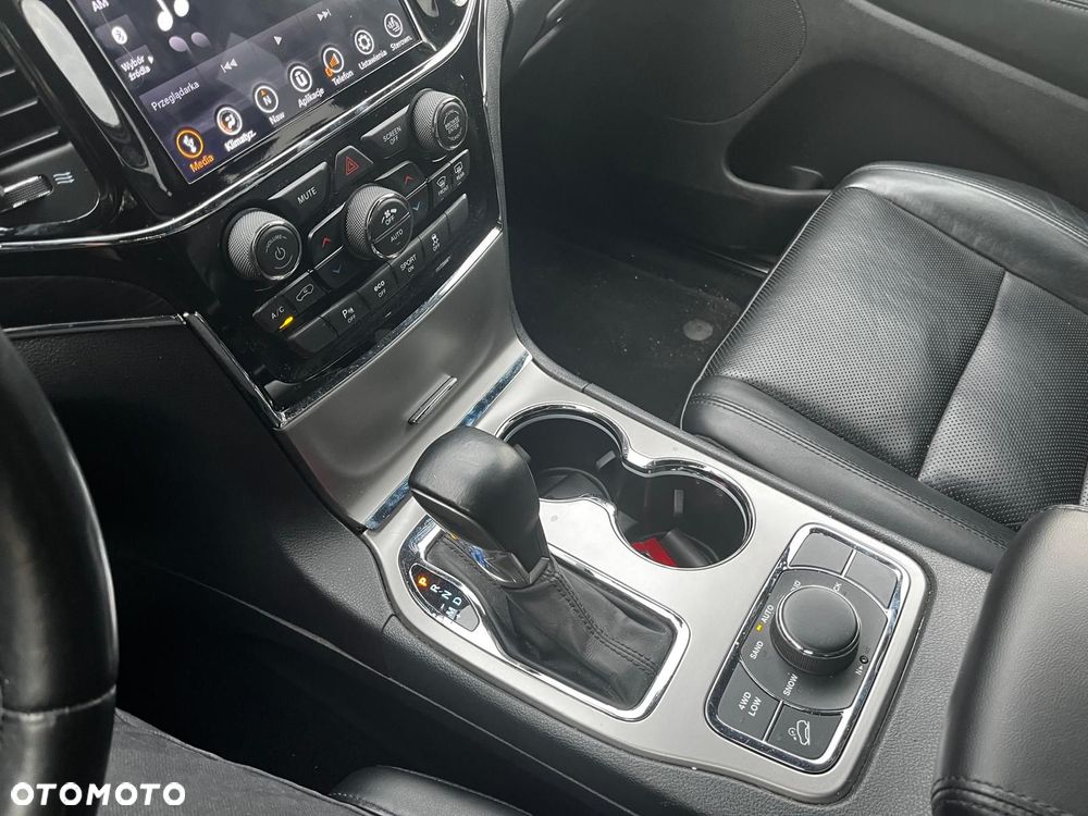 Jeep Grand Cherokee - 21