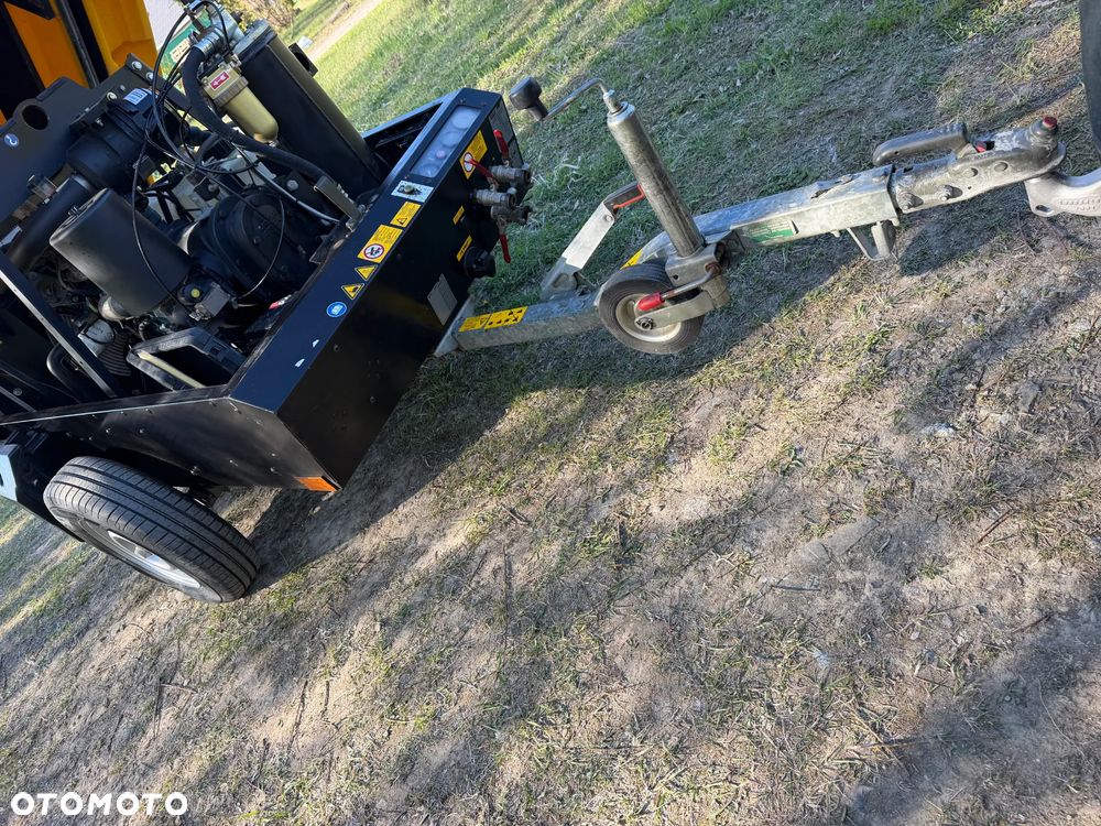 Kubota Kaeser M52 Kompresor Śrubowy Sprężarka 5,7m3. Przyczepka jezdna do rejestracji jako pojazd. 2018 rok. Regulacja ciśnienia bar od 3-8. Silnik Kubota 4cylindry. 50km. Potężna moc. Sprowadzony z Norwegii. Maszyna jak Nowa z Salonu! 1340 mtg. Okazja. Zadbana Maszyna. Dokumenty do rejestracji, książka KAESER - 30