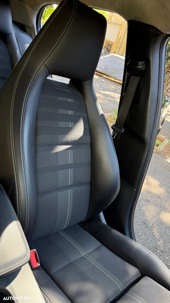 Mercedes-Benz GLA 180 7G-DCT StreetStyle - 10
